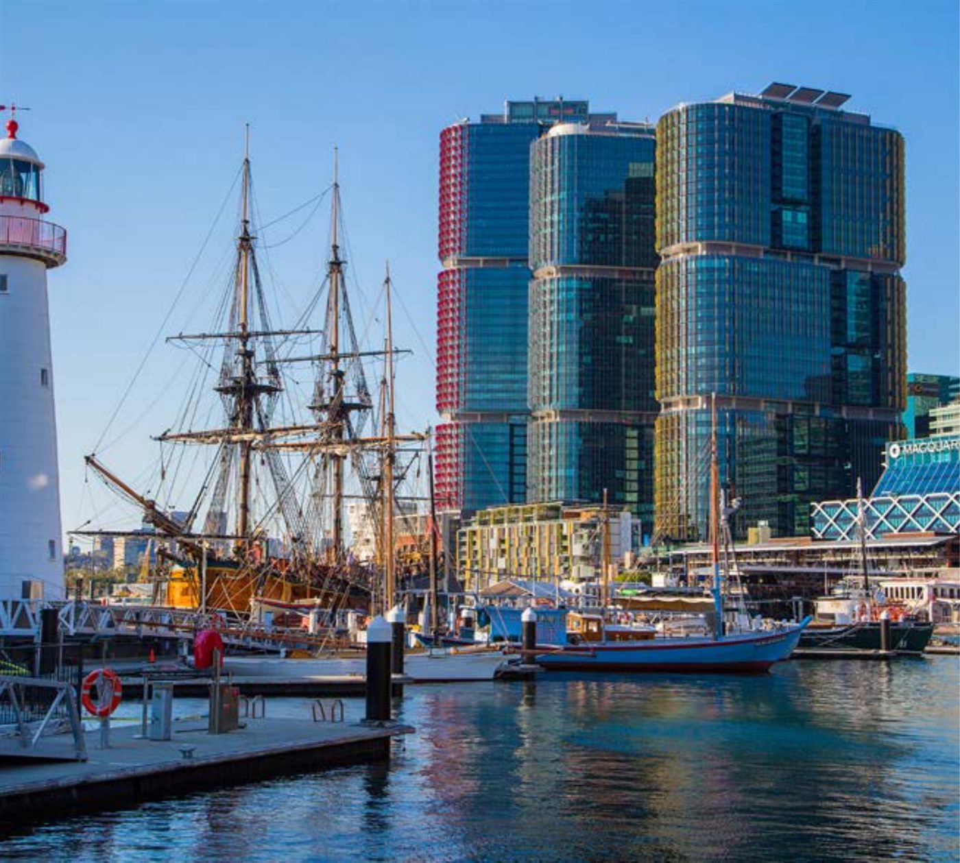 Hafenpromenade mit Bürotürmen, Sydney